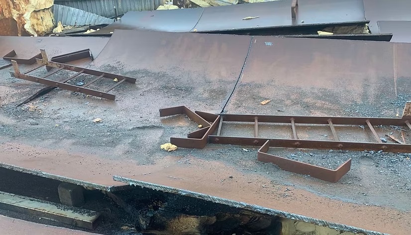 Lõigatud metalltalad ja -plekid lammutusplatsil